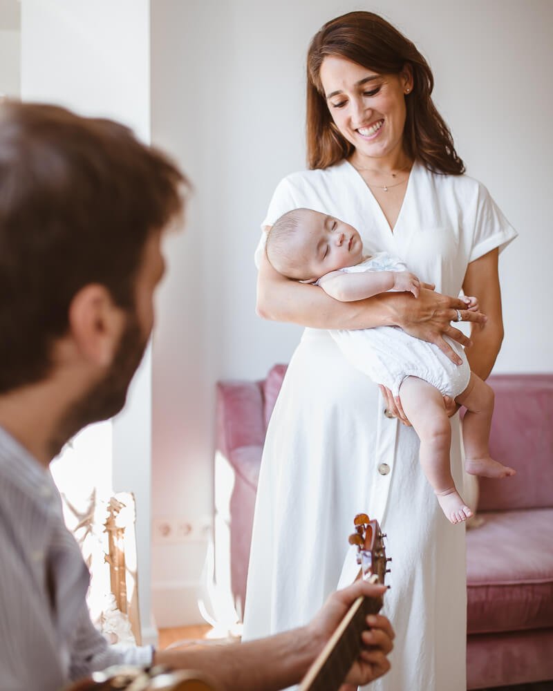 Sesión de fotos de familia y su bebé en bilbao bizkaia
