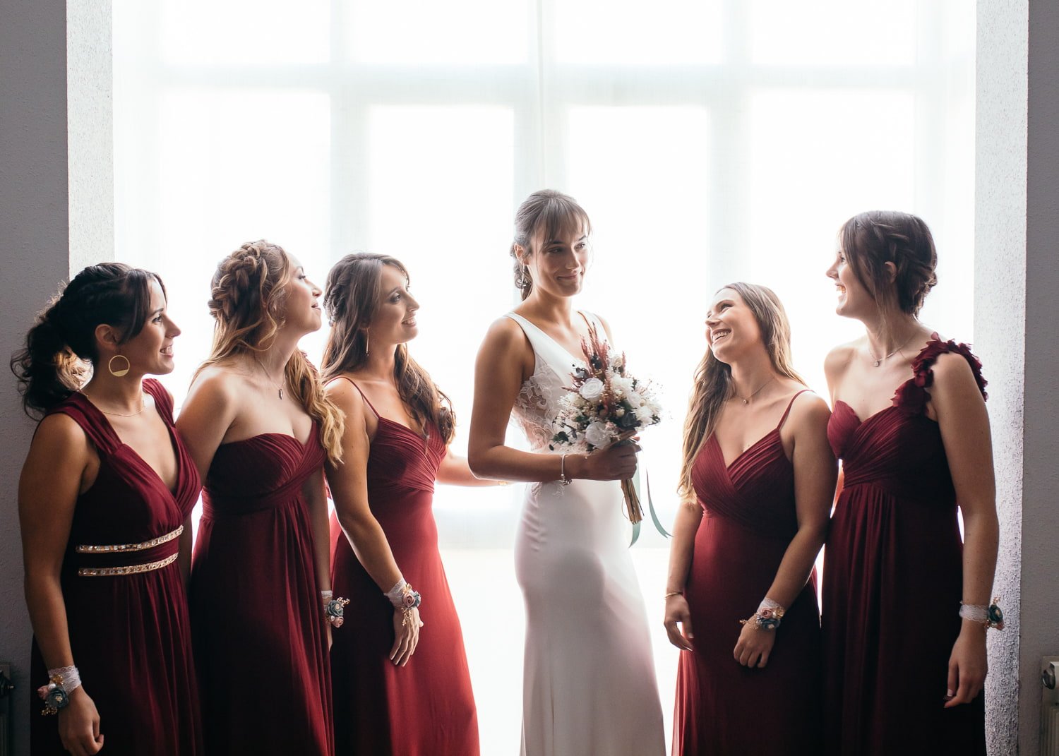 preparativos de novia con damas de honor en boda en Bilbao Vizcaya